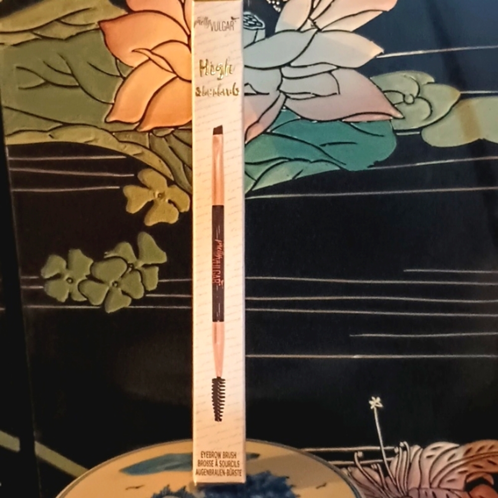 Pretty Vulgar Eyebrow brush High Standards